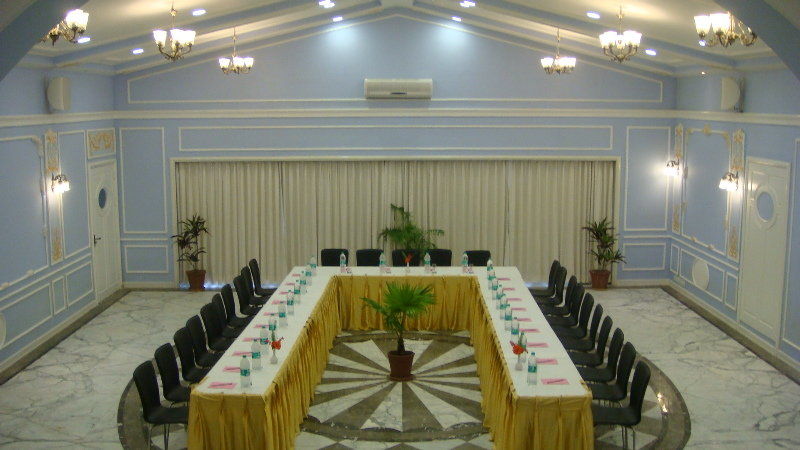 Cama Rajputana Club Resort Mount Abu Exterior photo